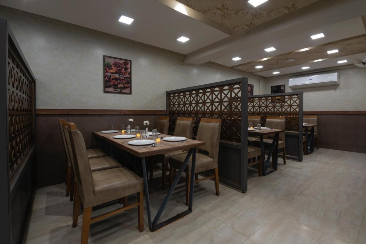 Hotel Monarch International Bangalore Buitenkant foto