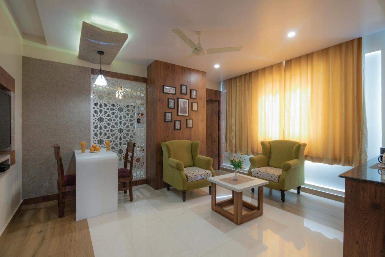 Hotel Monarch International Bangalore Buitenkant foto