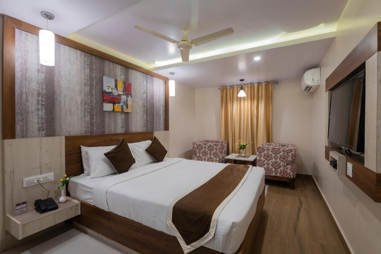 Hotel Monarch International Bangalore Buitenkant foto