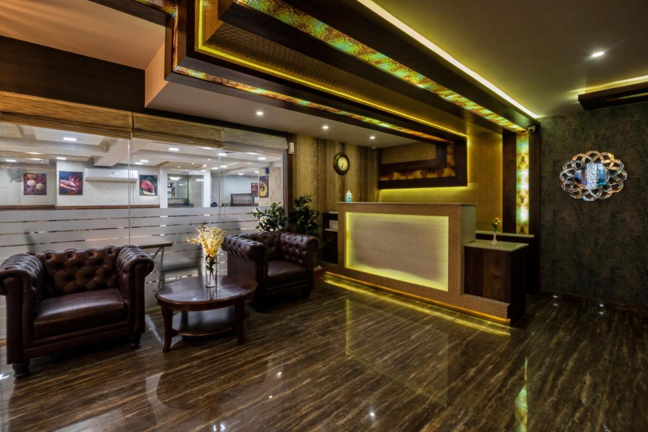 Hotel Monarch International Bangalore Buitenkant foto