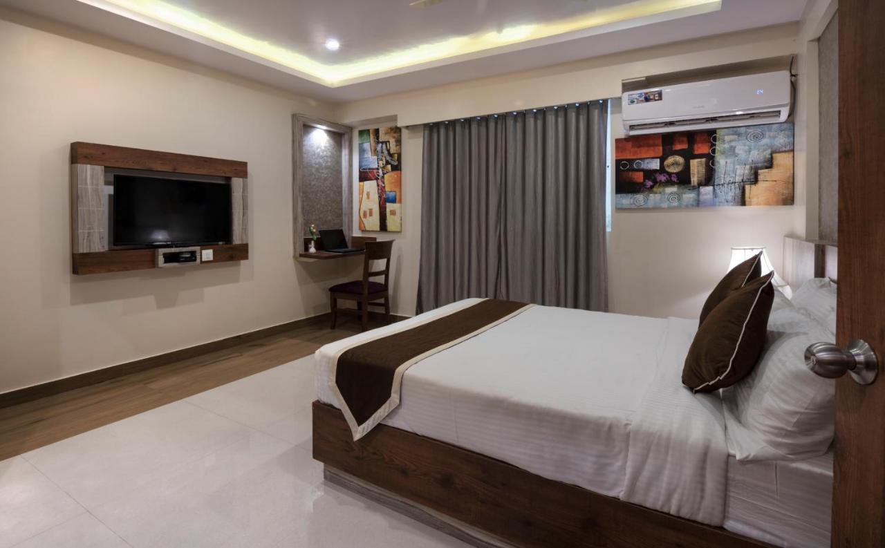 Hotel Monarch International Bangalore Buitenkant foto