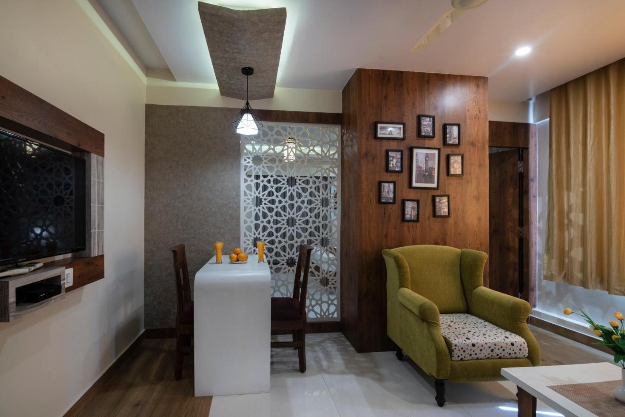 Hotel Monarch International Bangalore Buitenkant foto