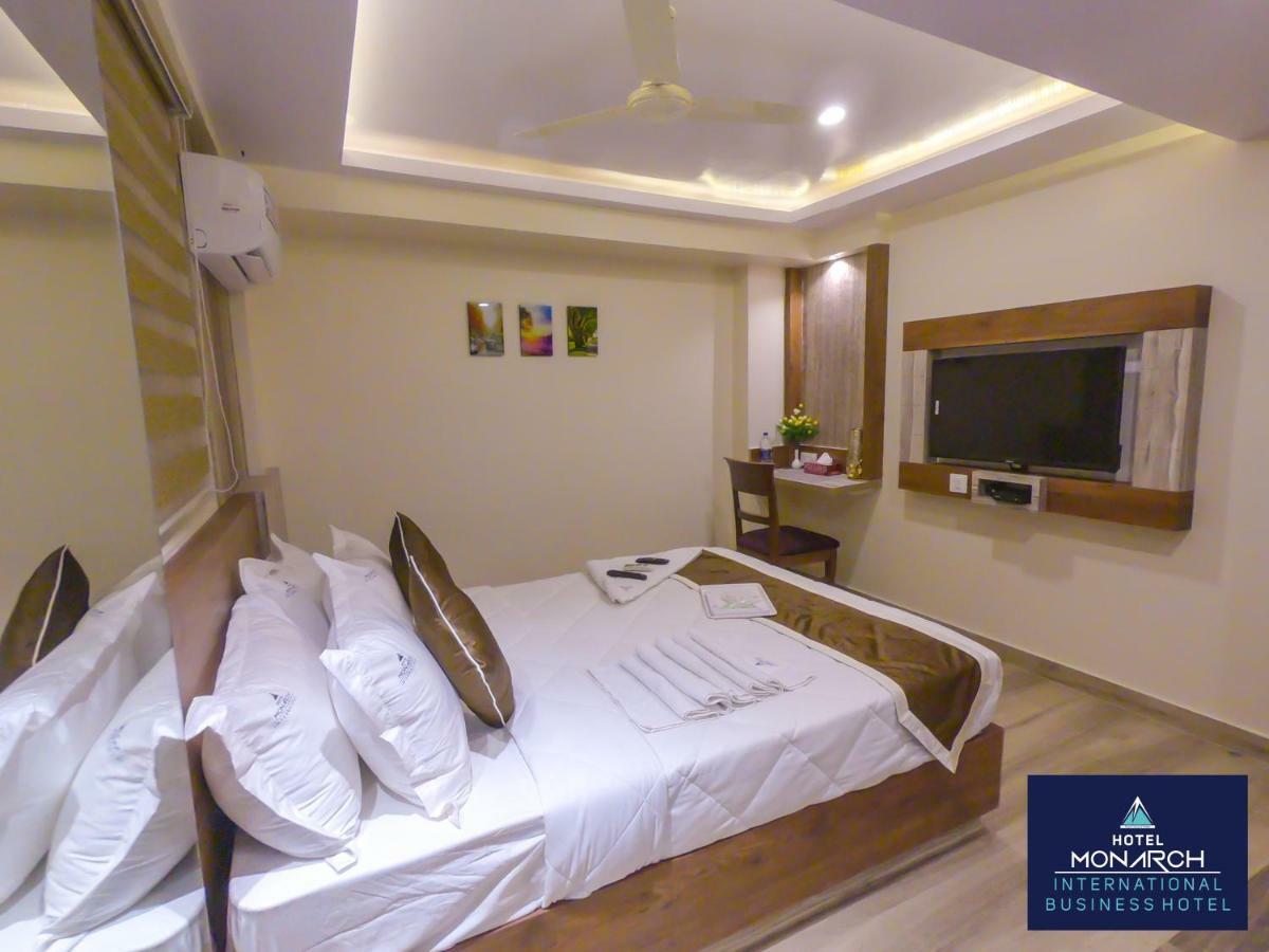Hotel Monarch International Bangalore Buitenkant foto