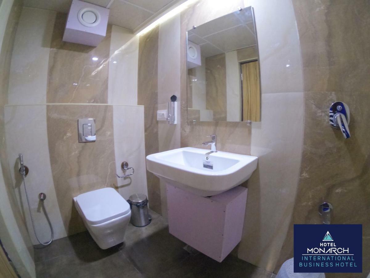 Hotel Monarch International Bangalore Buitenkant foto