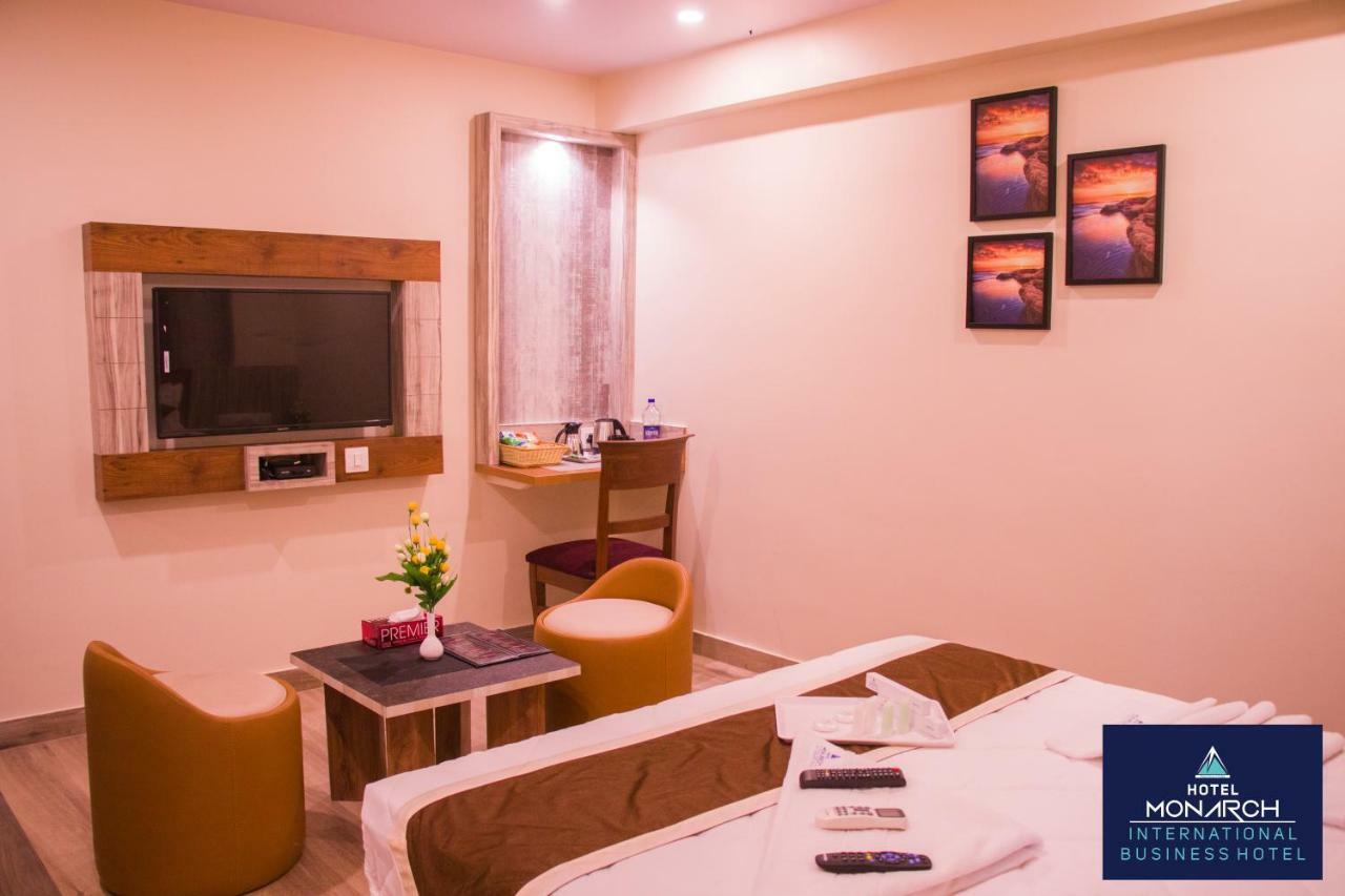 Hotel Monarch International Bangalore Buitenkant foto