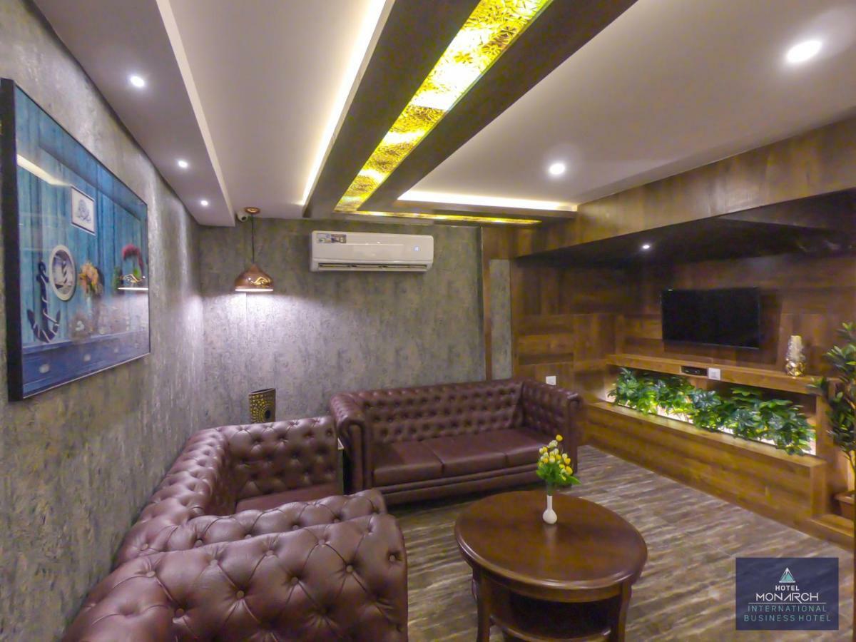 Hotel Monarch International Bangalore Buitenkant foto