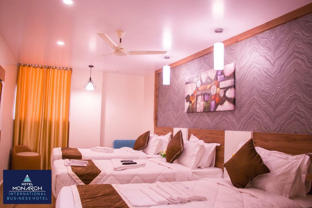 Hotel Monarch International Bangalore Buitenkant foto