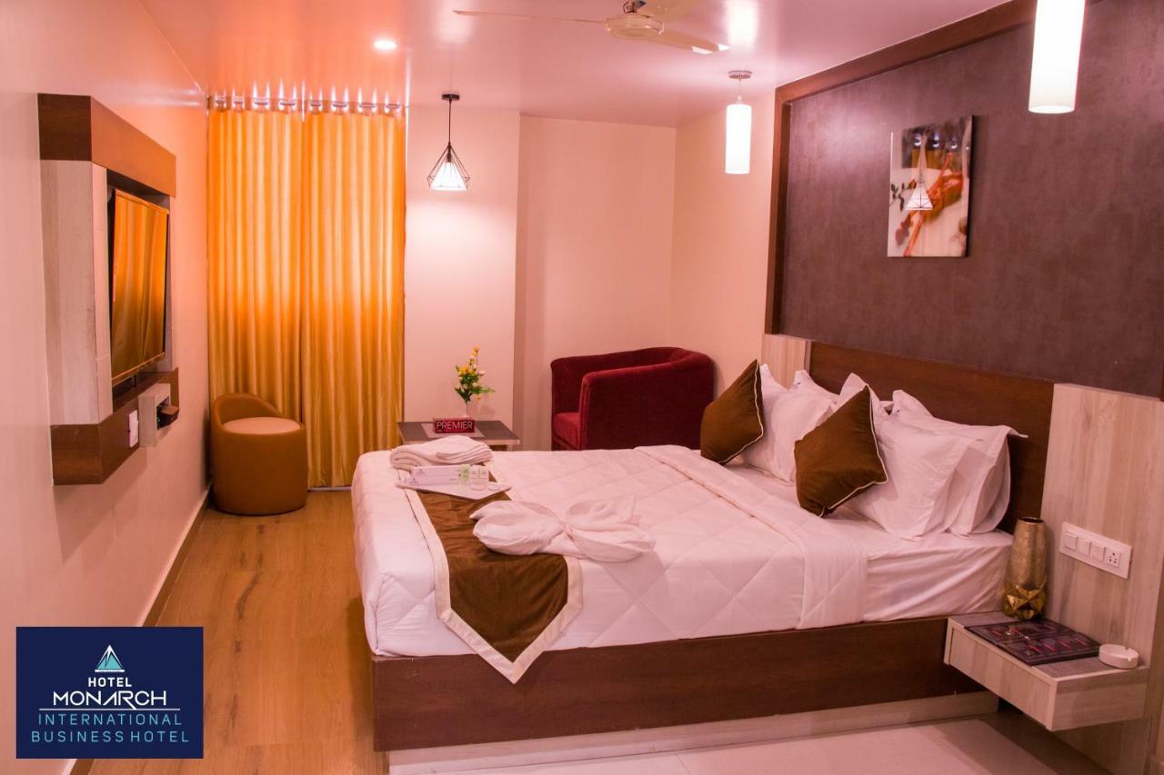 Hotel Monarch International Bangalore Buitenkant foto