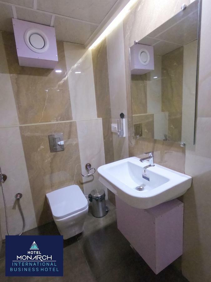 Hotel Monarch International Bangalore Buitenkant foto