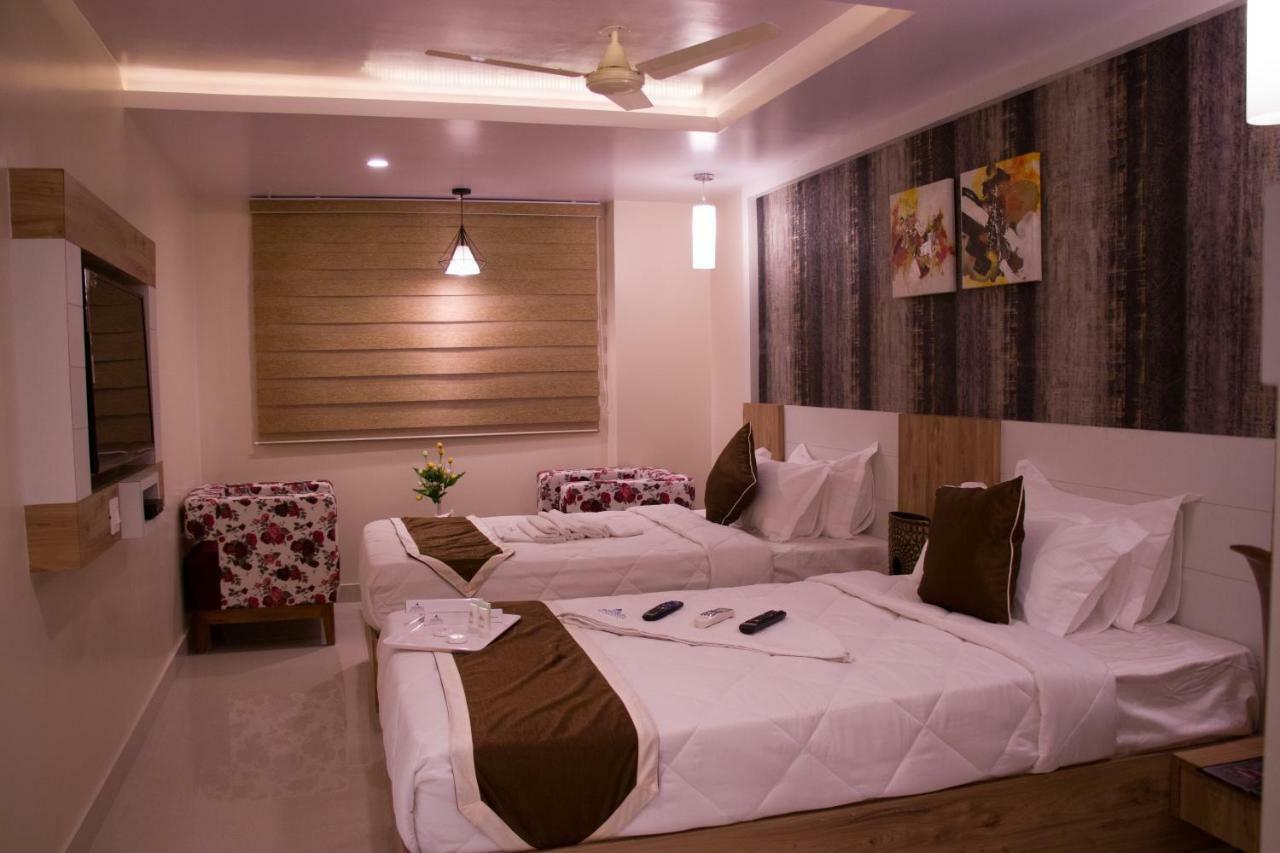 Hotel Monarch International Bangalore Buitenkant foto