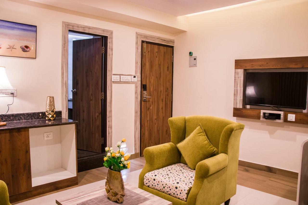 Hotel Monarch International Bangalore Buitenkant foto