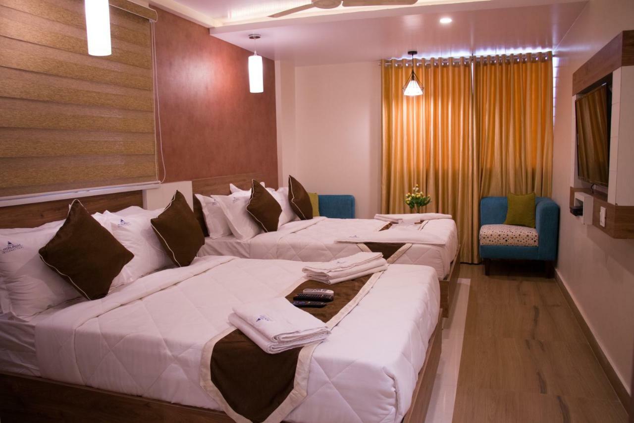 Hotel Monarch International Bangalore Buitenkant foto